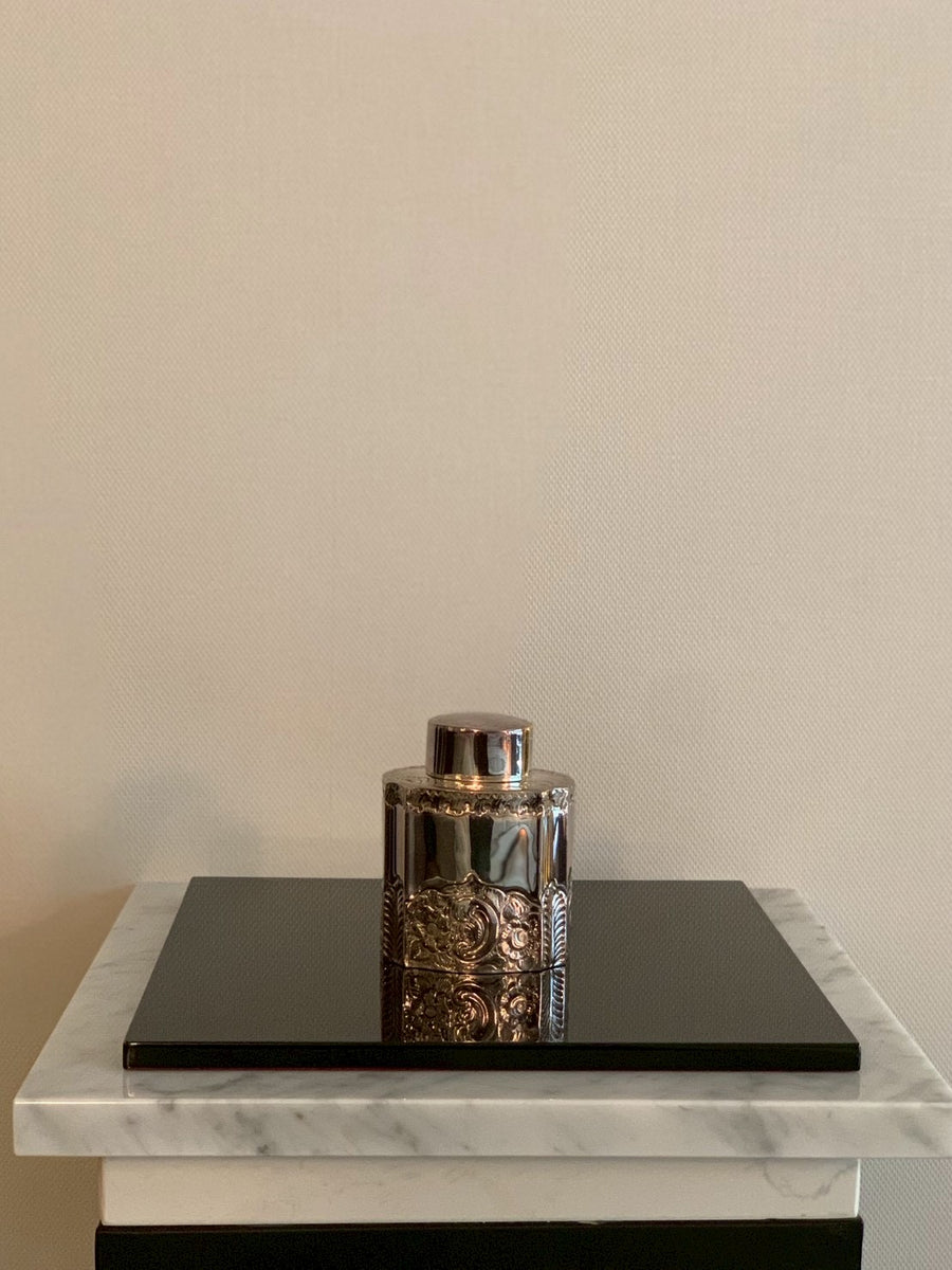 敷板・漆(黒・朱) – KEICHIKU TARUMI Gallery Shop